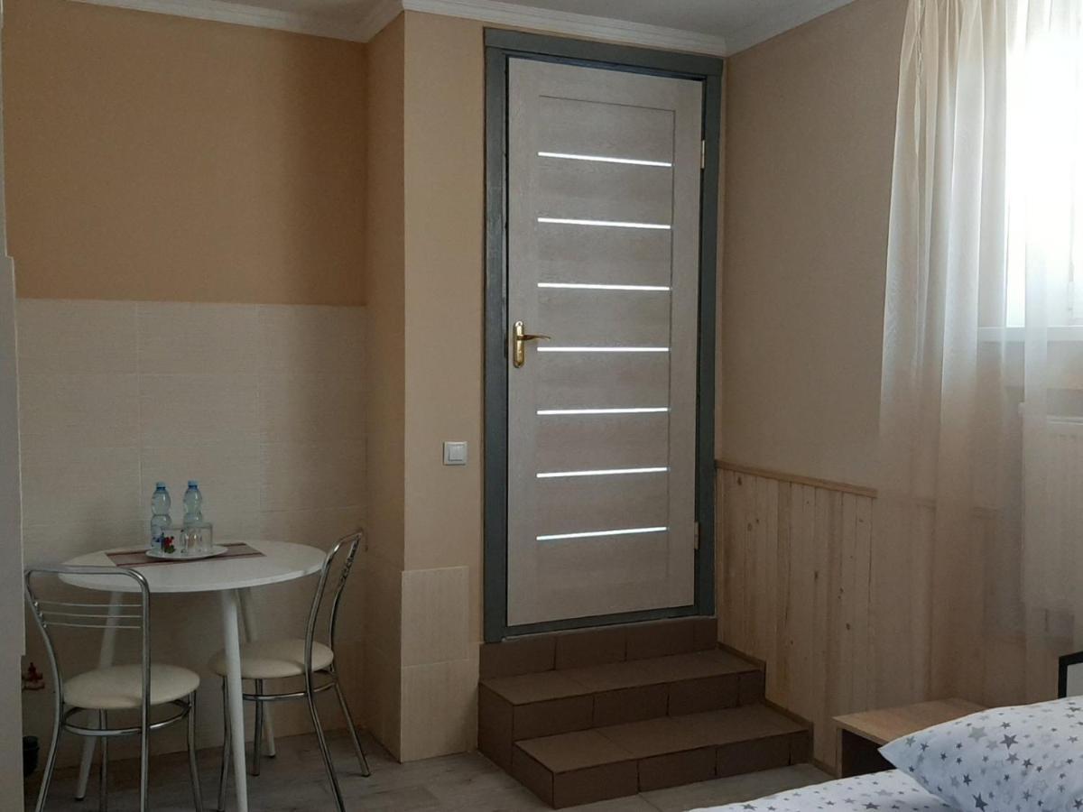 Hotel 7/24 Brovary Exteriör bild