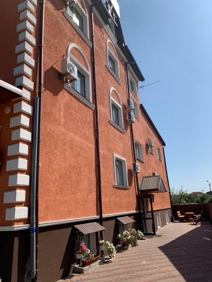 Hotel 7/24 Brovary Exteriör bild